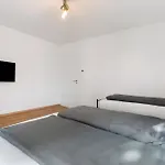White House Apartments-app 1 Und 2 *
