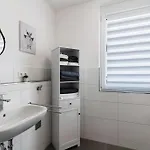 White House Apartments-app 1 Und 2 Apartment