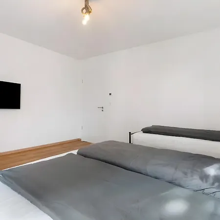 White House Apartments-app 1 Und 2 *