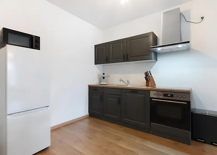 White House Apartments-app 1 Und 2 *